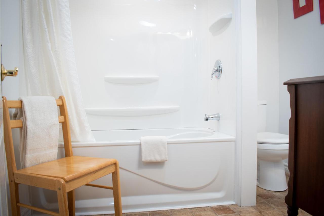 Complexe D'Hebergement La Maison Touristique Dugas Caraquet Exteriér fotografie