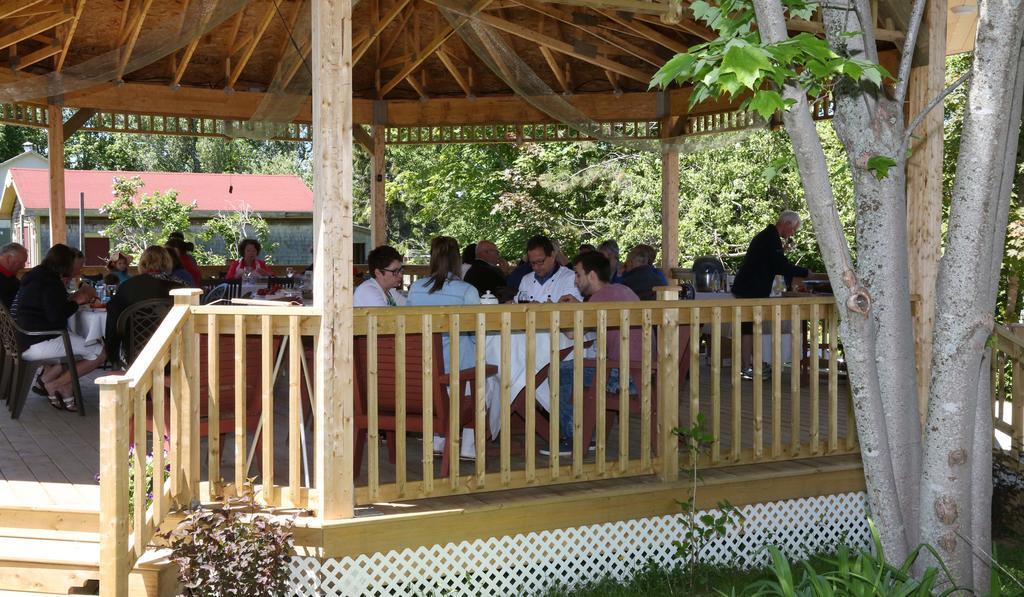 Complexe D'Hebergement La Maison Touristique Dugas Caraquet Exteriér fotografie