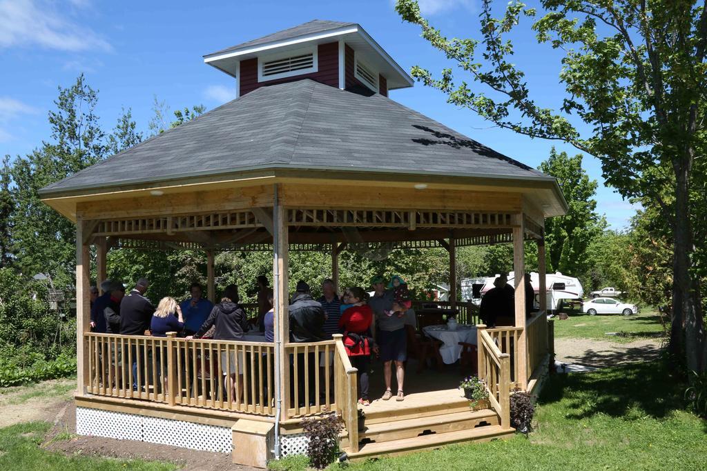 Complexe D'Hebergement La Maison Touristique Dugas Caraquet Exteriér fotografie