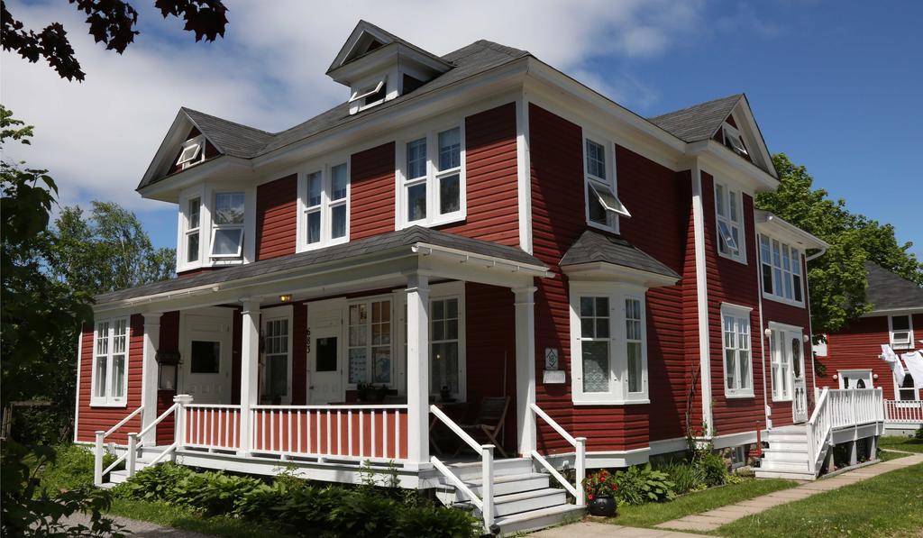 Complexe D'Hebergement La Maison Touristique Dugas Caraquet Exteriér fotografie